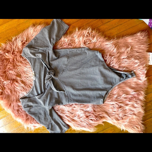 Stradivarius bodysuit. Beautiful for summer!! - Picture 1 of 3